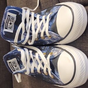 Women's converse size 9